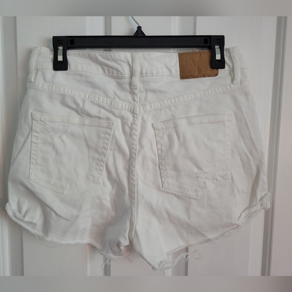 H&M White Distressed Raw Hem High Rise Jean Shorts Size 8 - Picture 2 of 4